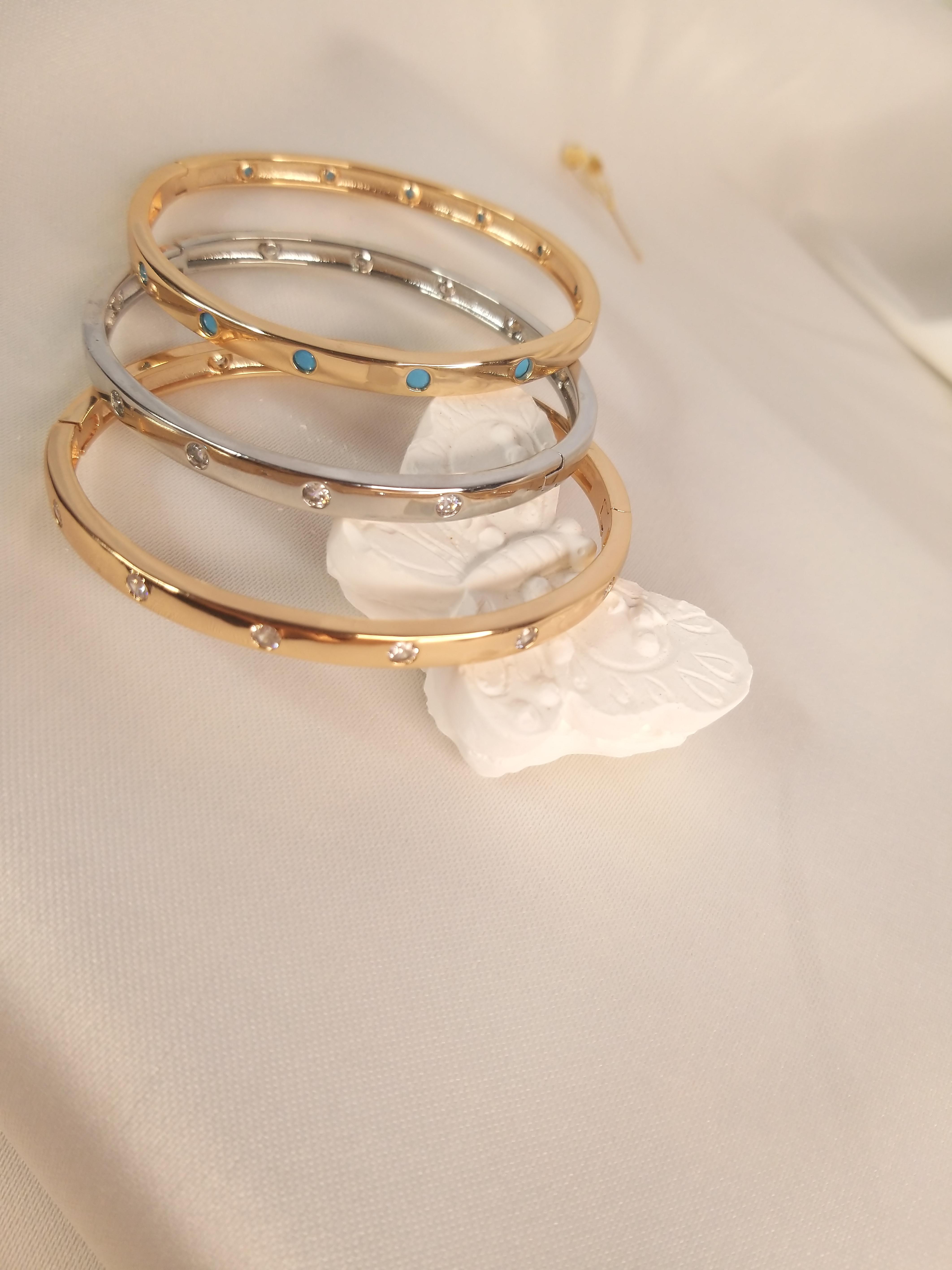 GOLD GÜMÜŞ RENK TAŞLI ÜÇLÜ TAKIM KELEPÇE BİLEKLİK