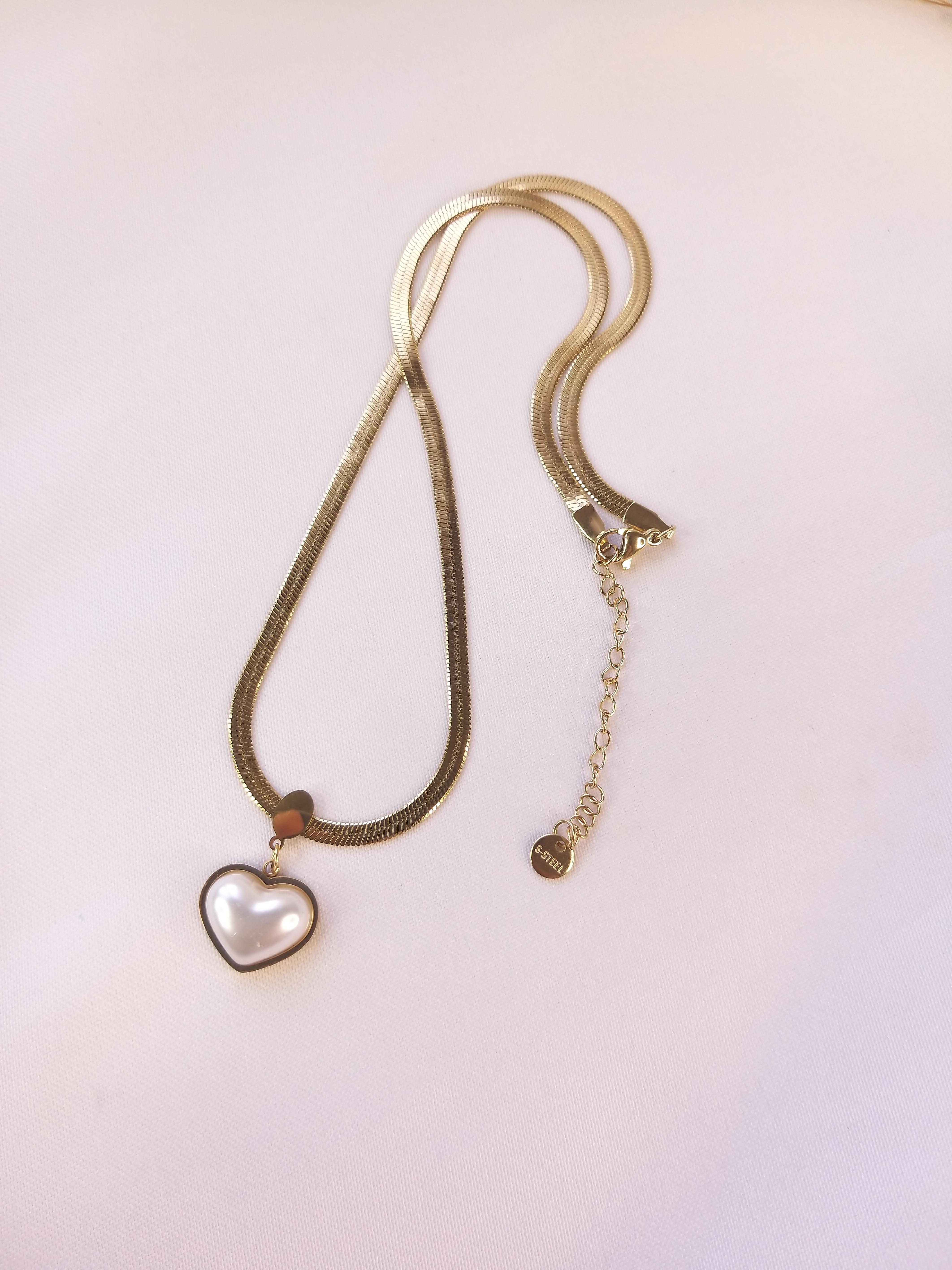 İTALYAN ZİNCİR SEDEFLİ BEYAZ KALP ÇELİK KOLYE