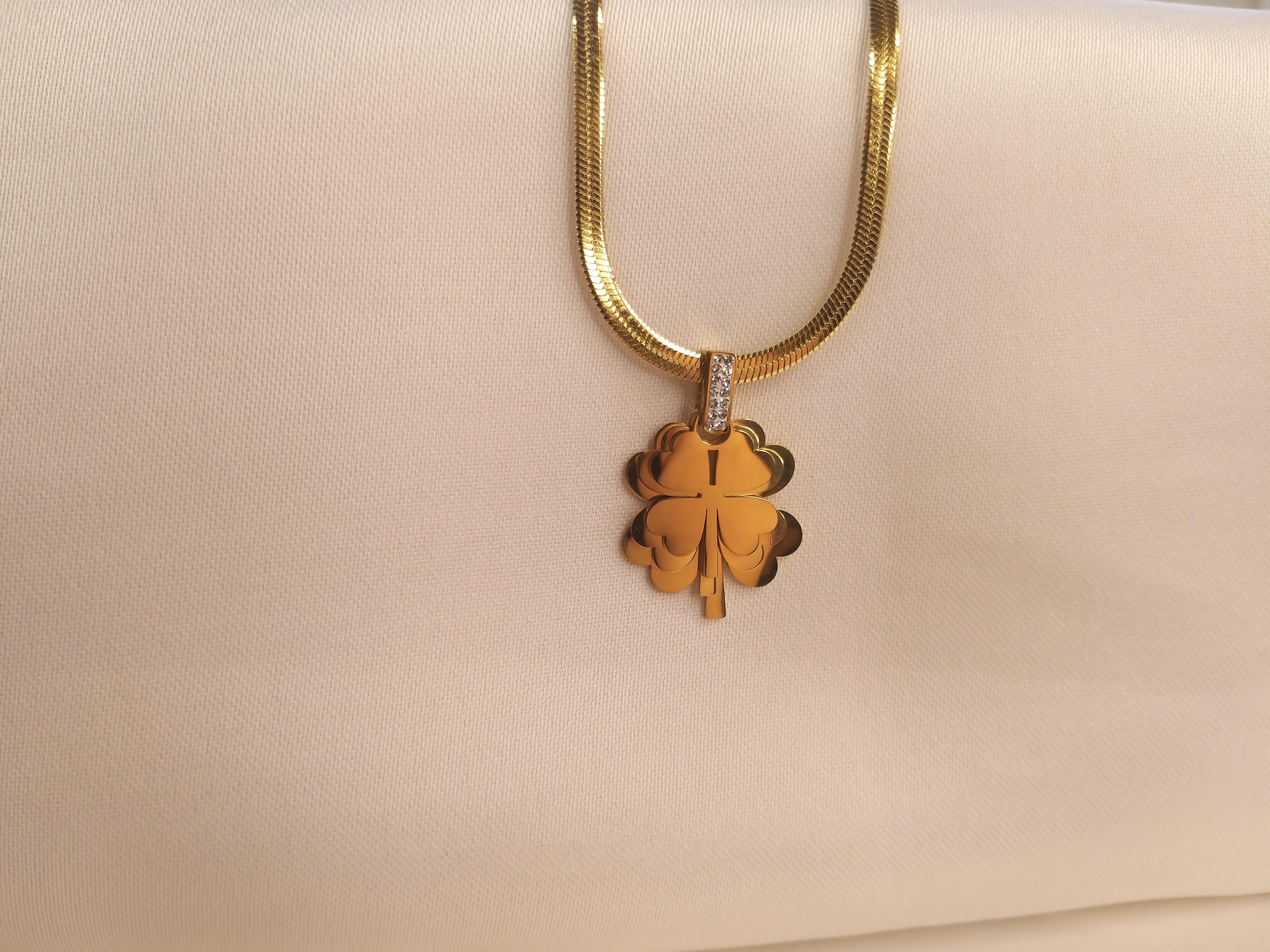 ÜÇ YONCALI  ZİRKON TAŞ DETAYLI  ÇELİK KOLYE