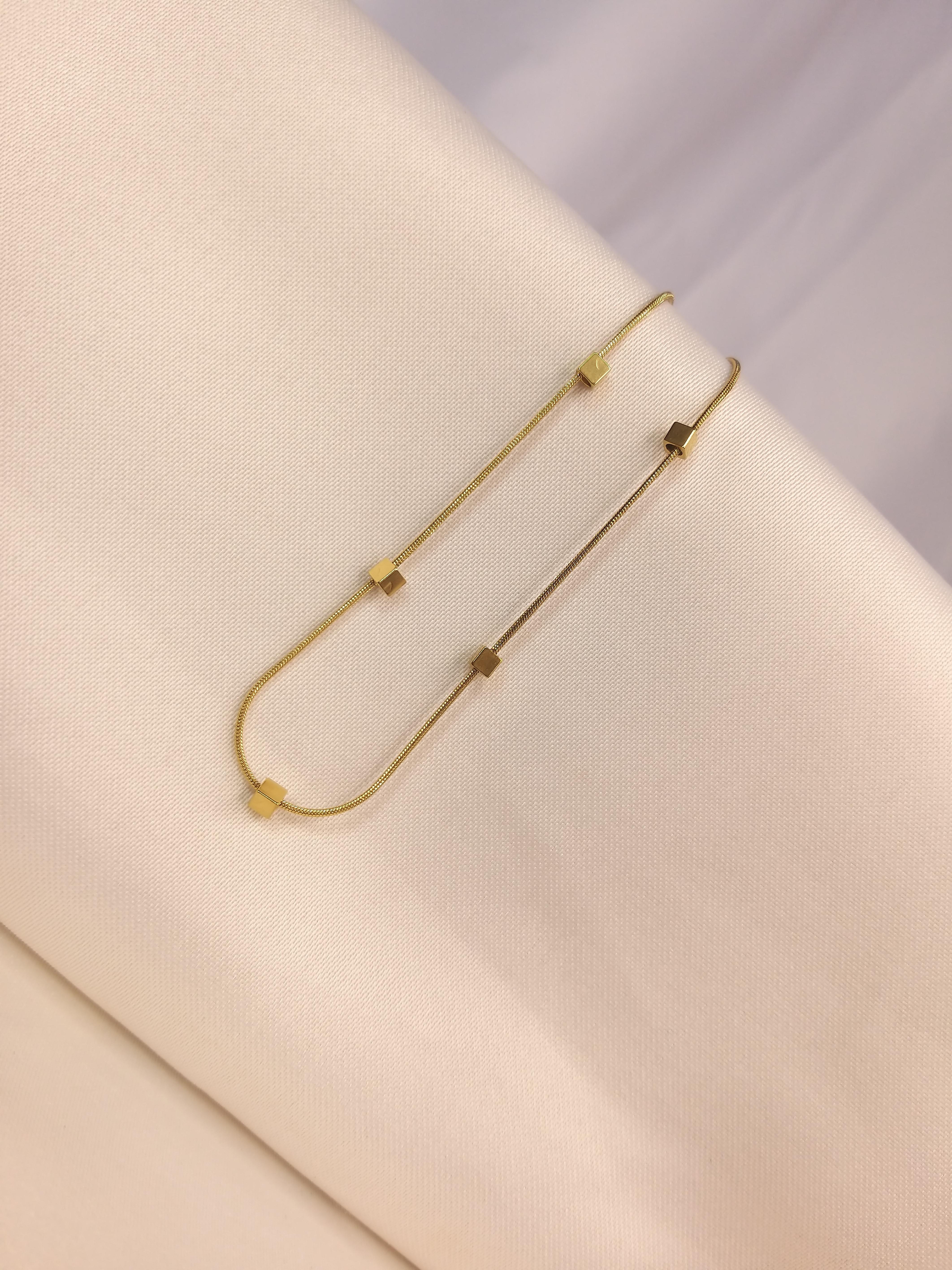 GOLD KARE DETAYLI  KOLYE ÇELİK