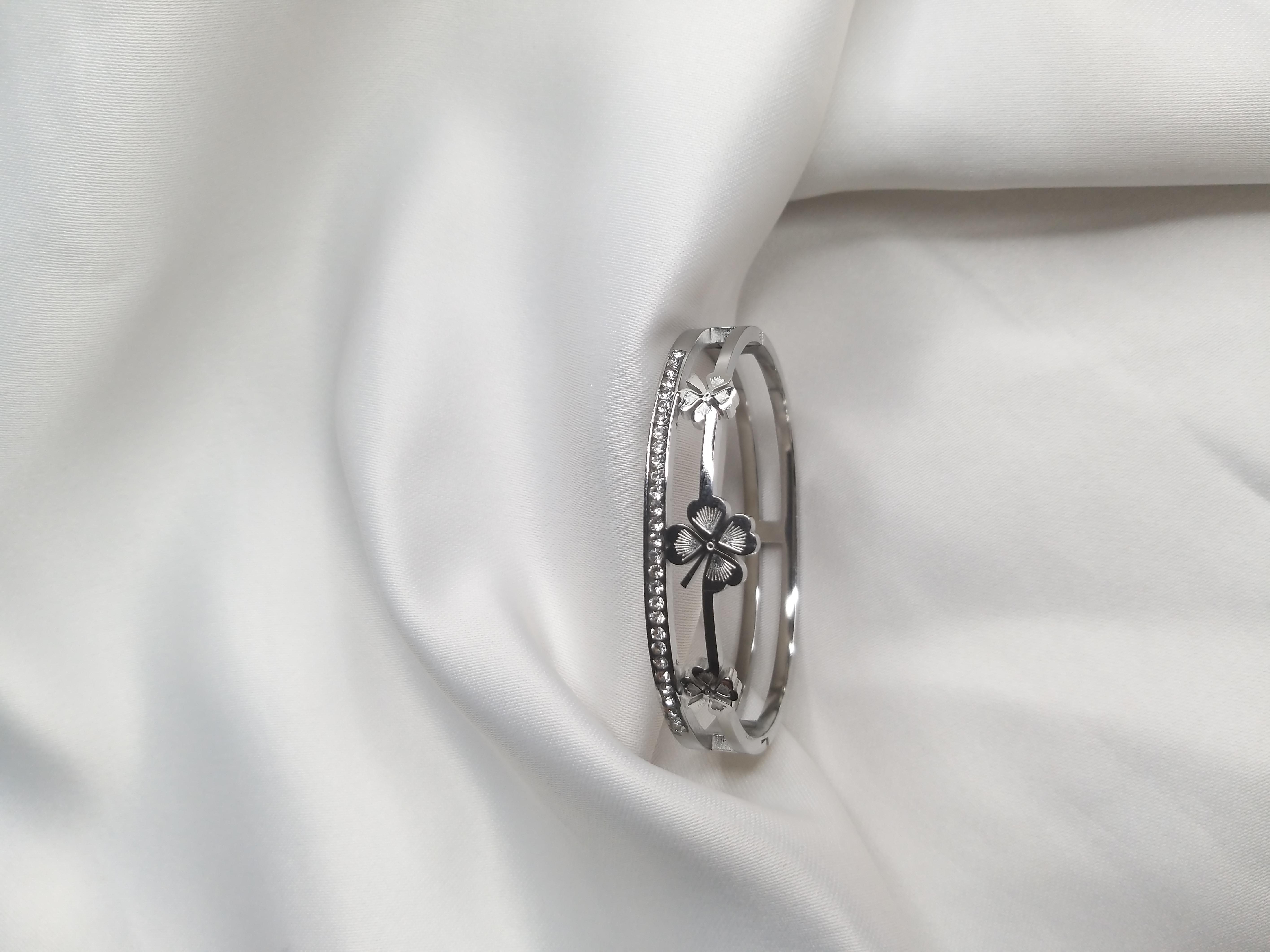 PRILTILI TAŞLI YONCA KELEPÇE