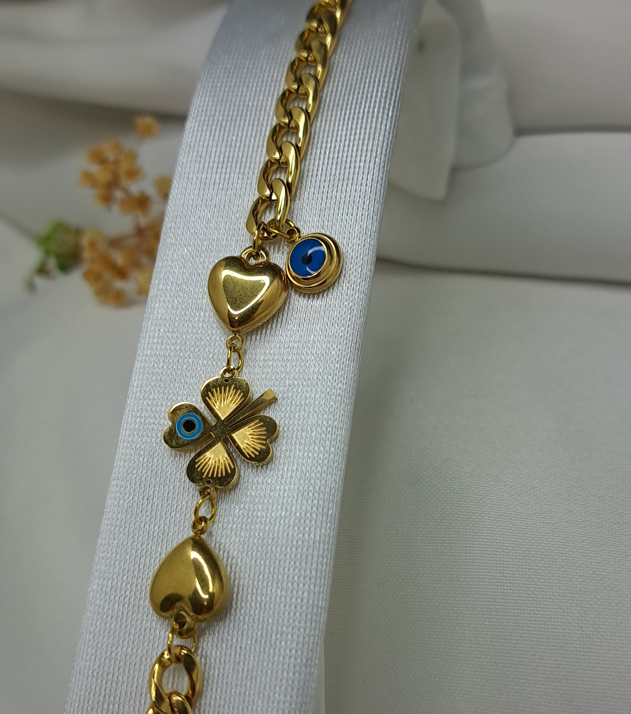 KALPLİ YONCA MODEL ÇELİK BİLEKLİK