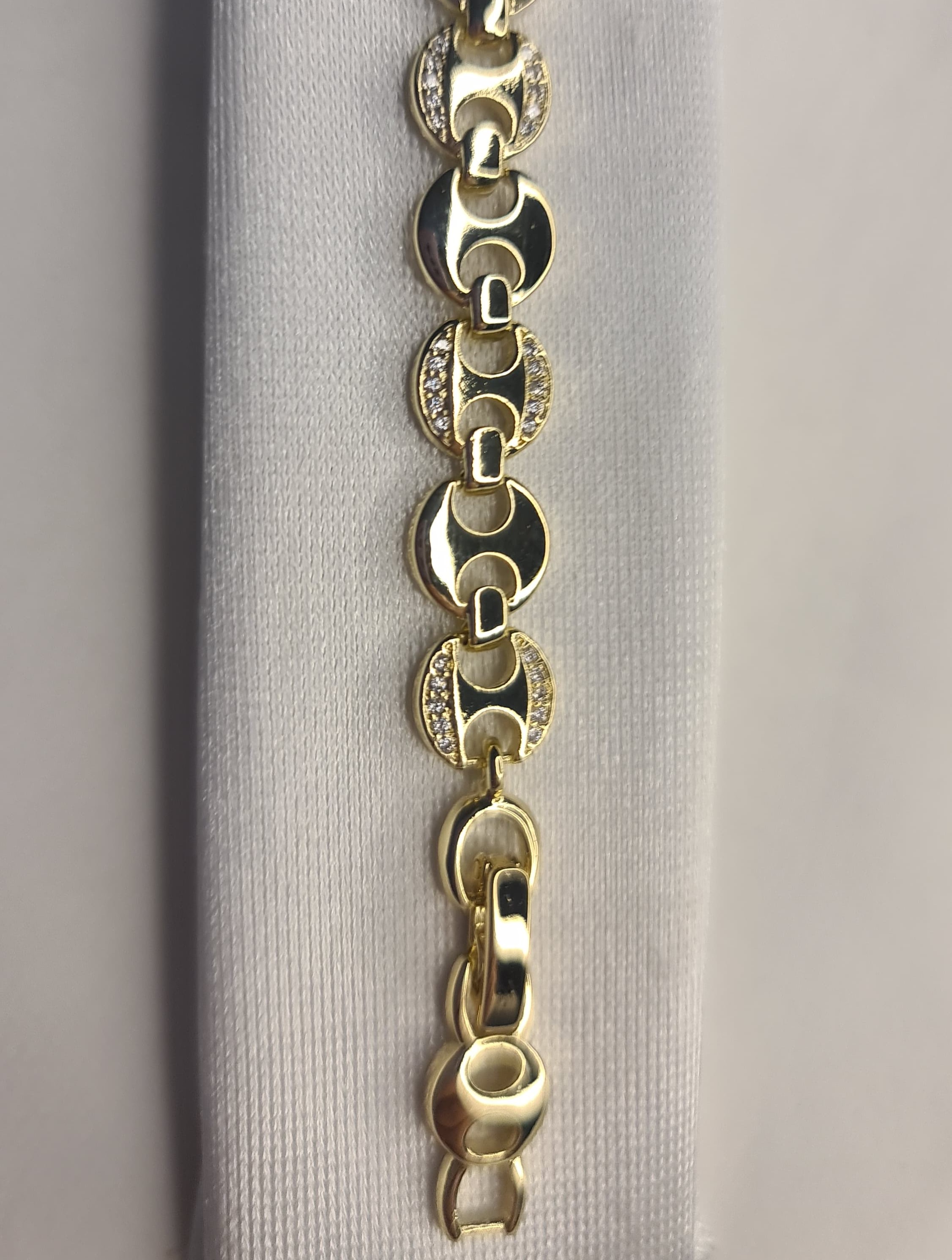 TAŞLI DÜĞME MODEL XUPİNG BİLEKLİK